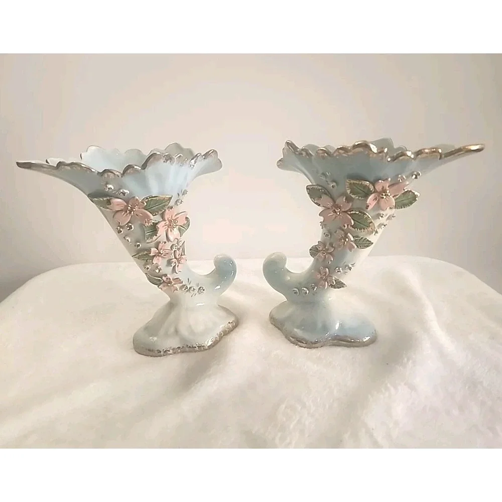Beautiful Vintage Cermanic Cornucopia Vase Set Blue/white W/Gold‎ Trim & Flowers